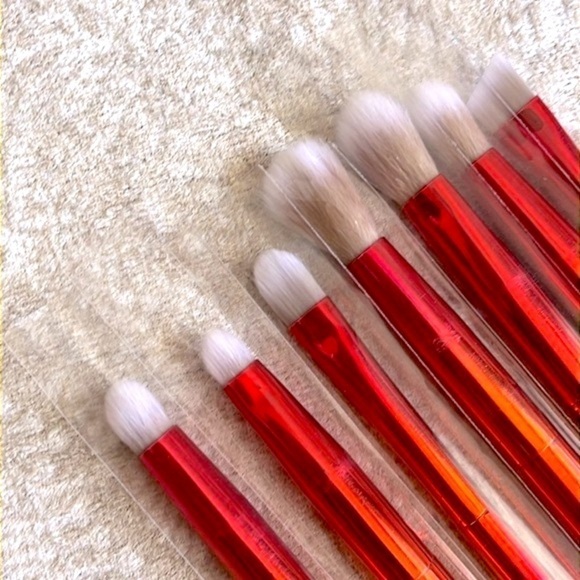 Brand New Kylie Jenner Kris Collection Eyeshadow Palette & 7-Piece BH Brush Set - Picture 12 of 14